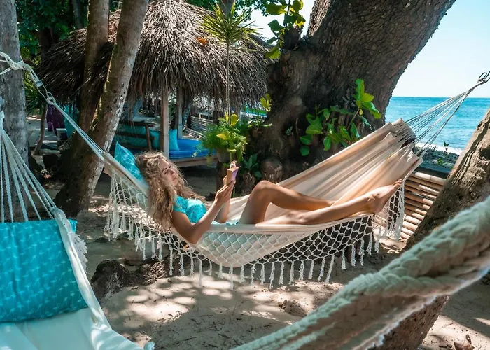 Cili Emas Oceanside Resort